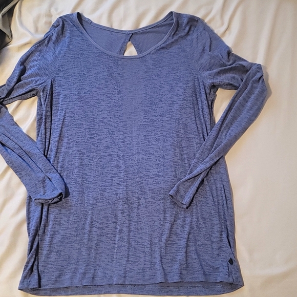 Size 8 Lululemon top. Blue - Picture 1 of 3